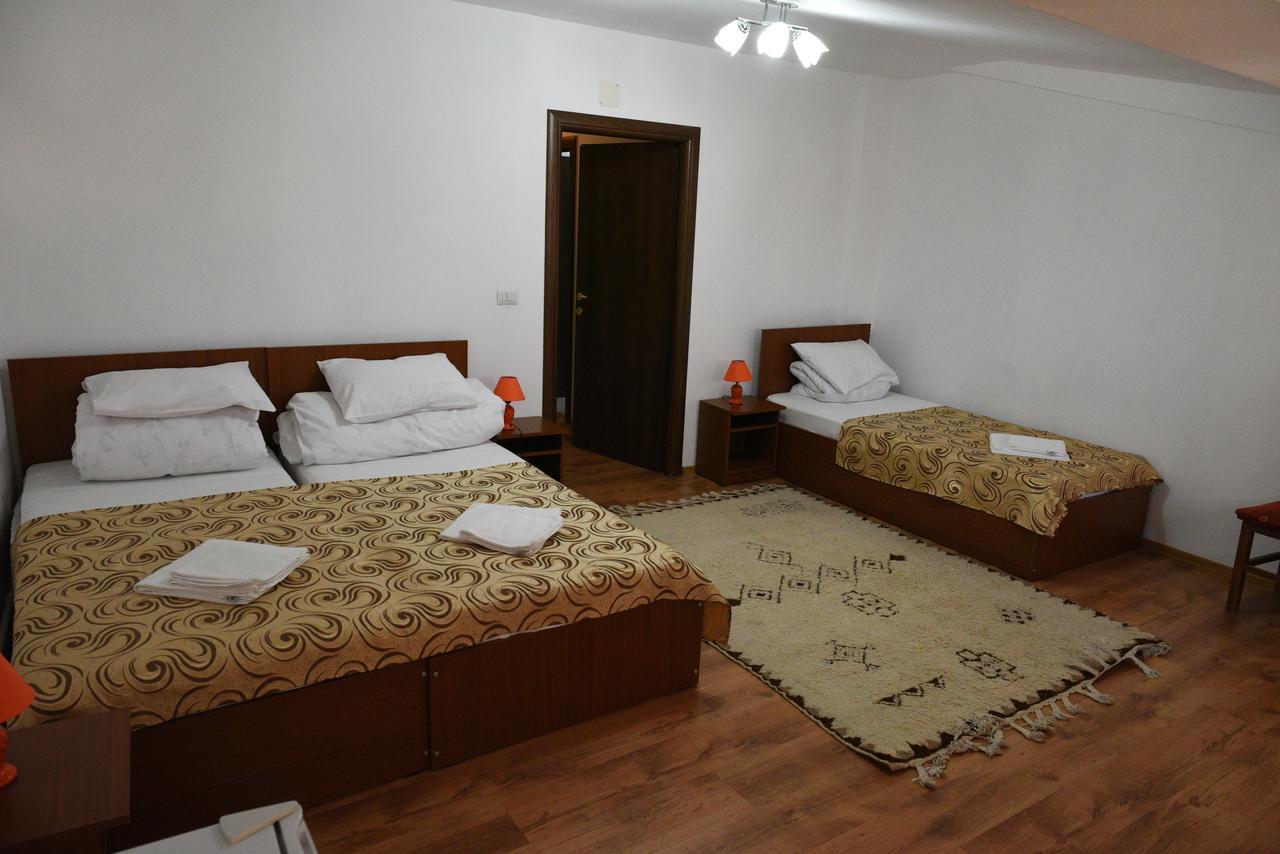 Hostel Ruxandra Focşani Exterior foto